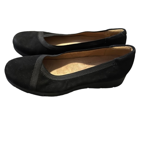 Clarks Shoes - Clarks artisan Daelyn Hill black suede slip on comfort shoes size US 9.5